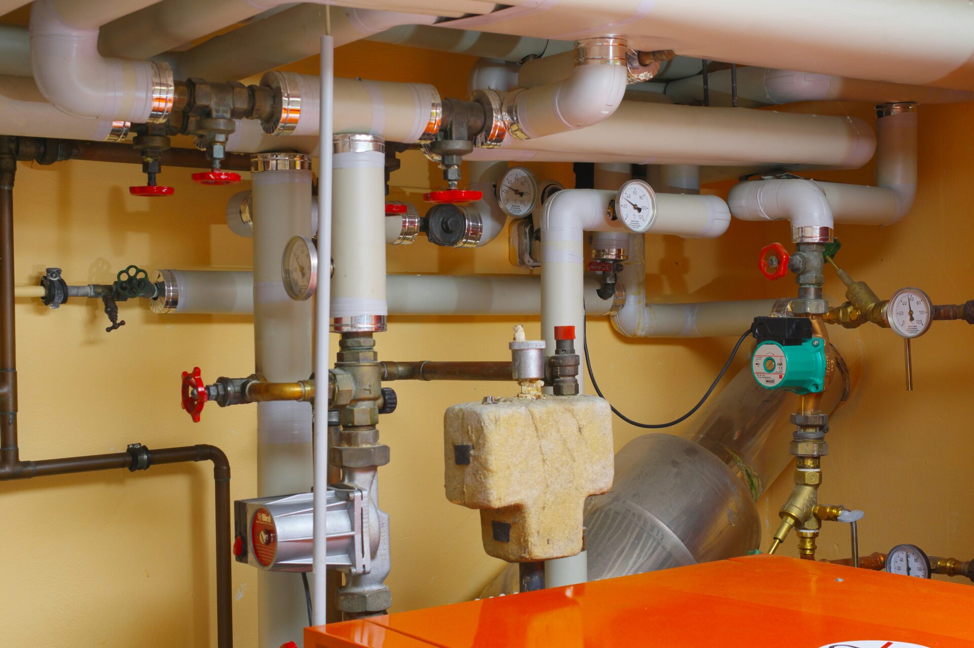 Moderne Heizungsanlage in einem Wohngebäude