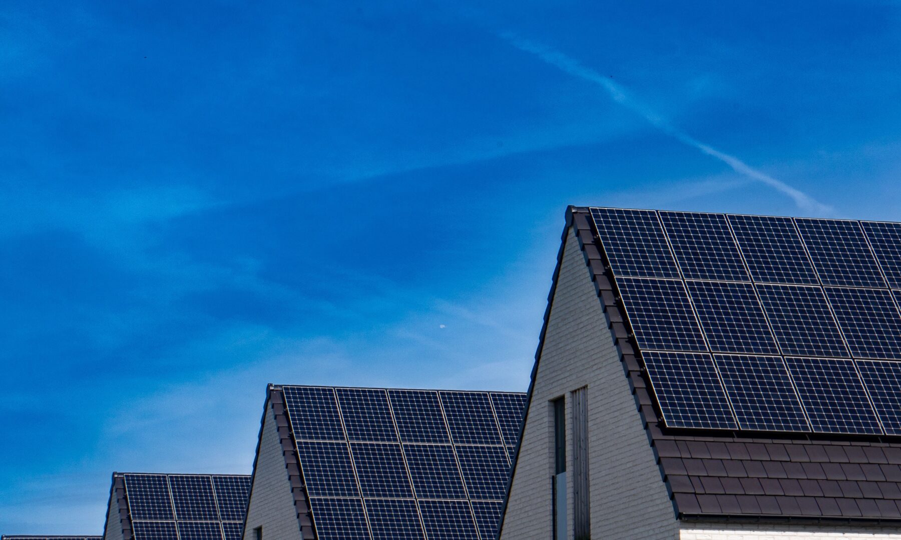 Wohnhäuser mit Photovoltaikanlagen zur Solarstrom-Einspeisung 2026