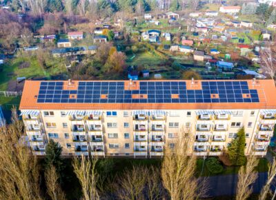 Mehrfamilienhaus mit Photovoltaikanlage für lokal erzeugten Solarstrom
