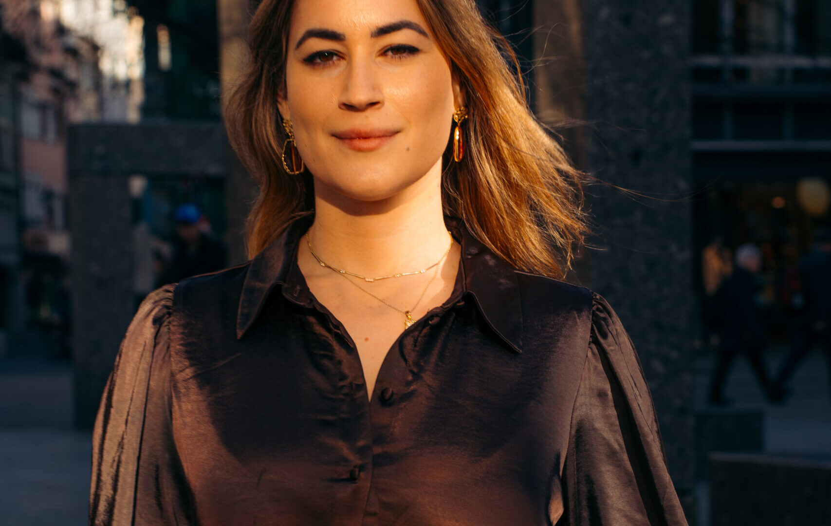 Anisa Imhof bei einem Porträt im Freien